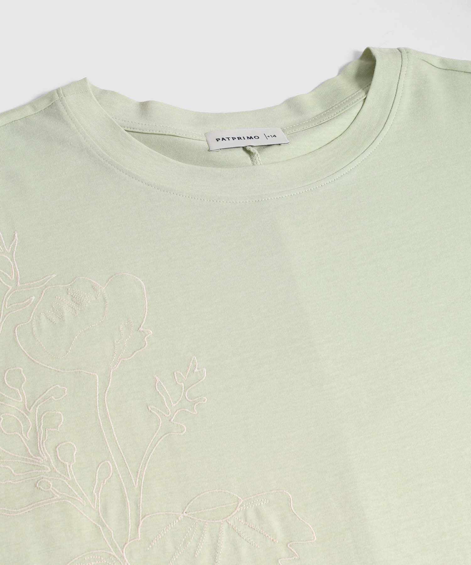 Camiseta Unicolor con Bordado Bot&aacute;nico para Mujer Curvy