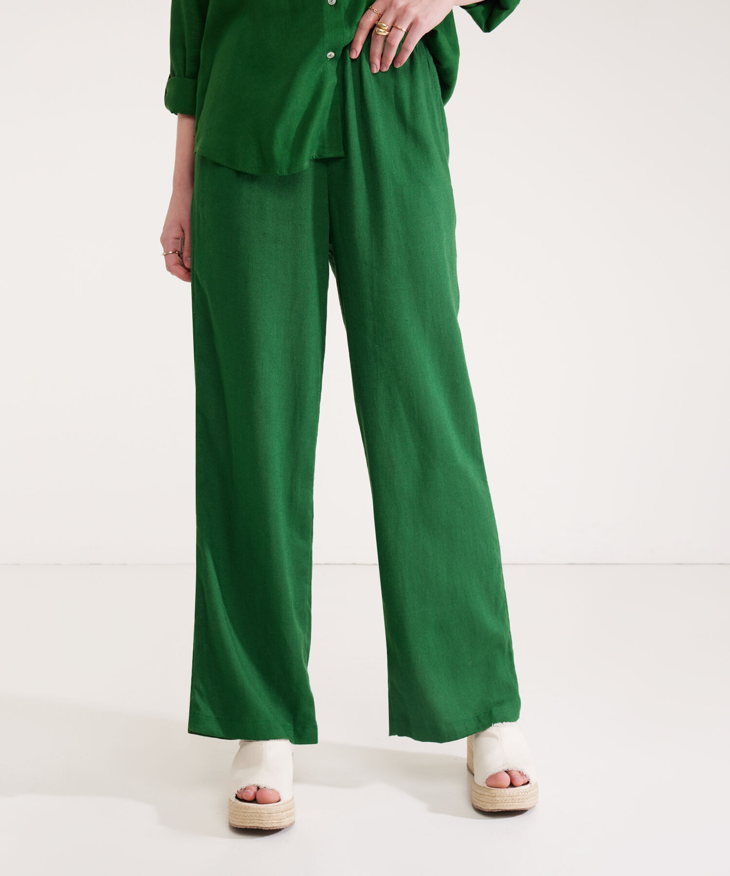 Pantalón Fluido En Lino Bota Amplia
