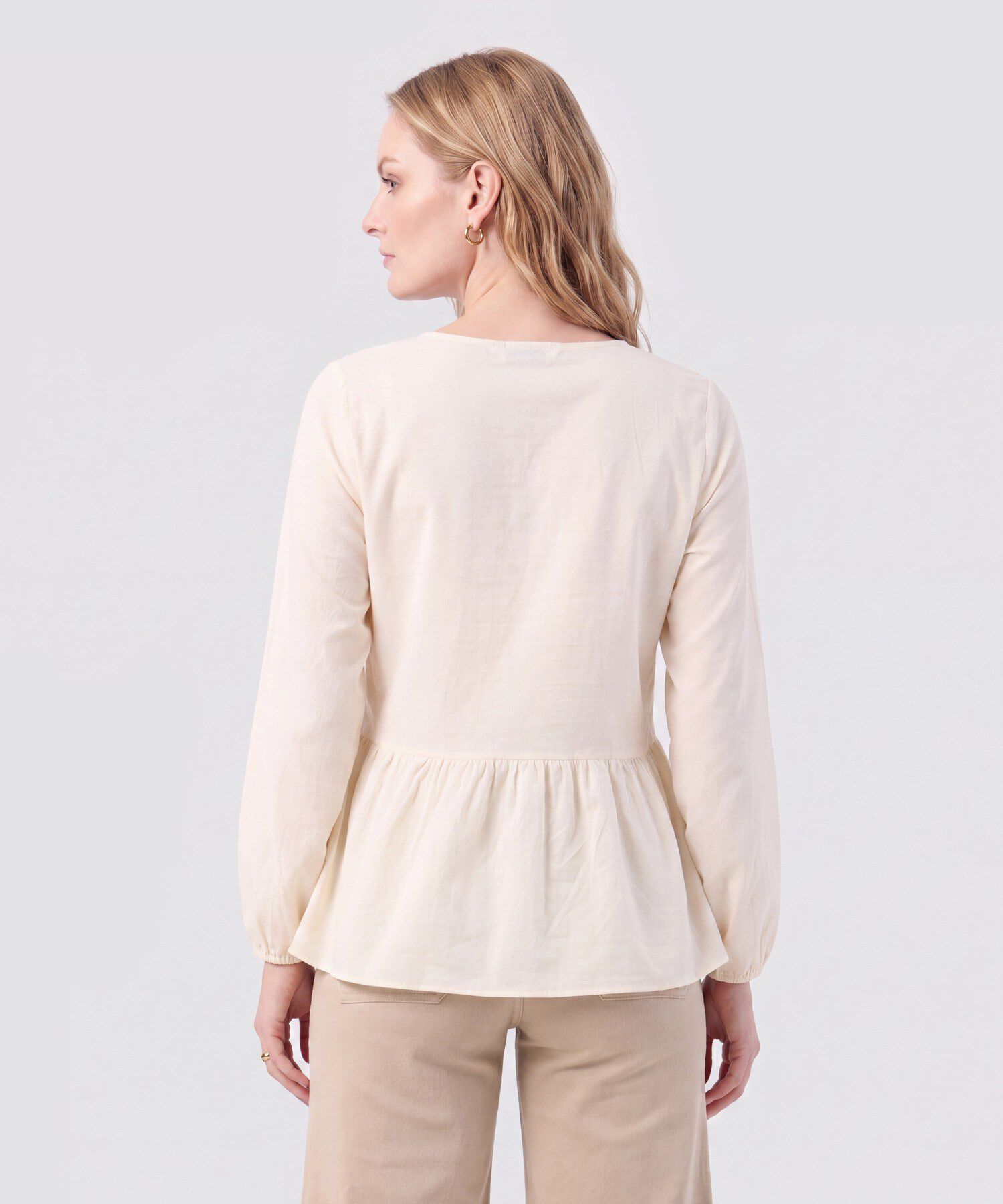Blusa Unicolor Con Pechera Calada Mujer