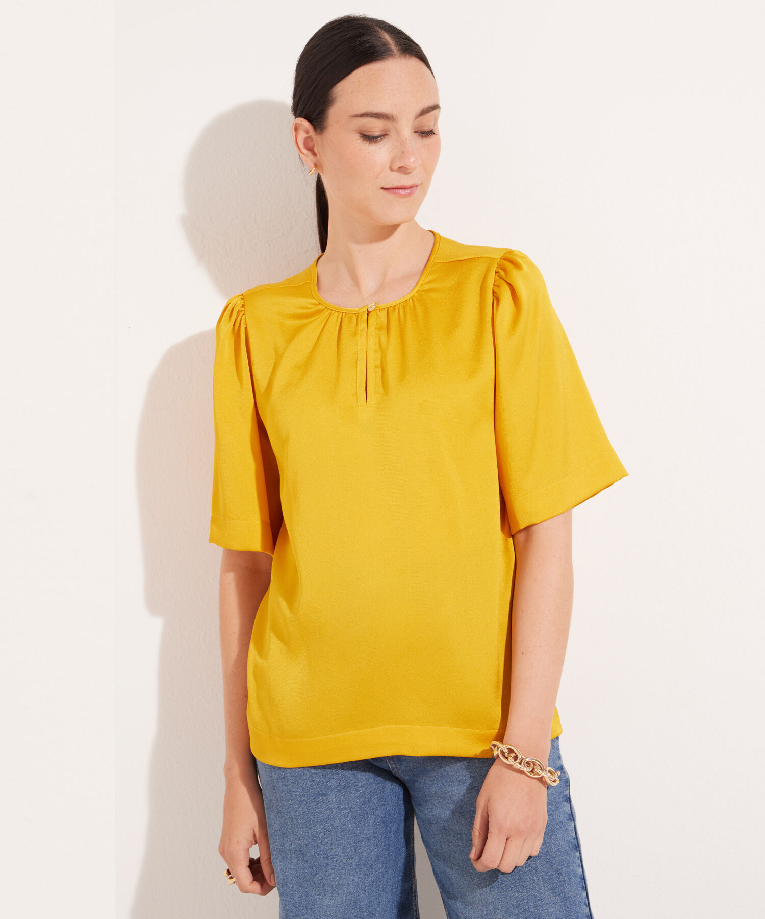 Blusa Manga Corta Unicolor Con Abertura En Frente
