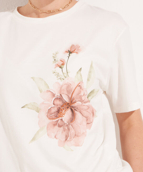 Camiseta Manga Corta Al Codo Con Screen Y Bordado En Frente