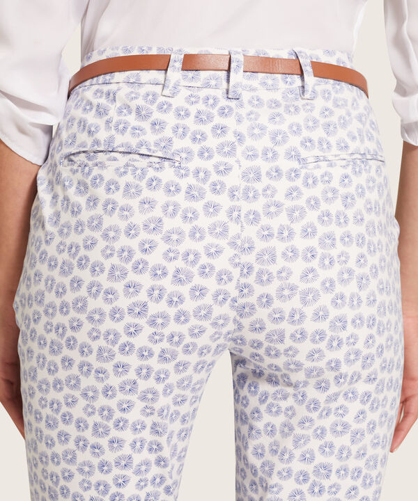Pantalón Chino Estampado Con Cinturón