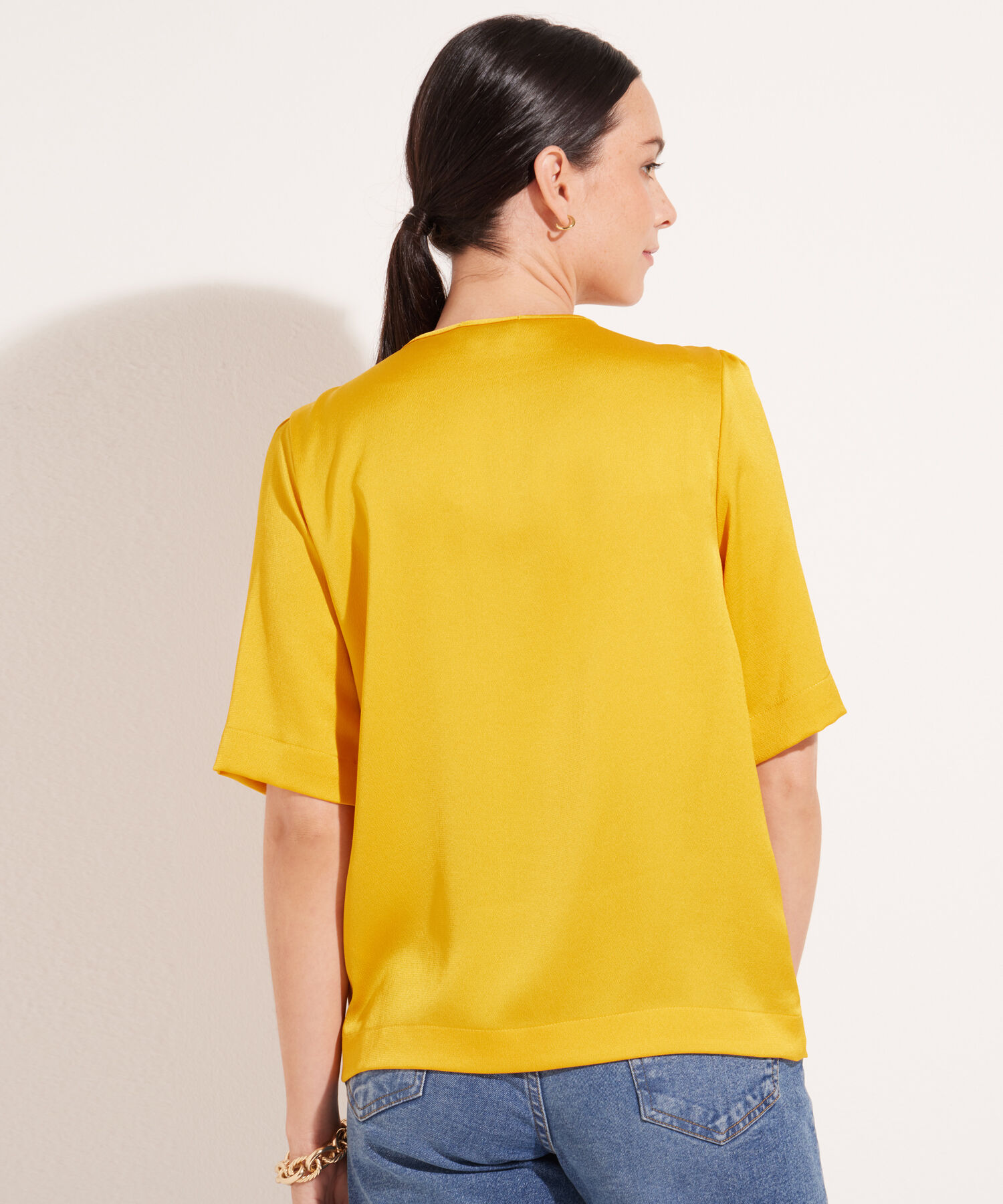 Blusa Manga Corta Unicolor Con Abertura En Frente