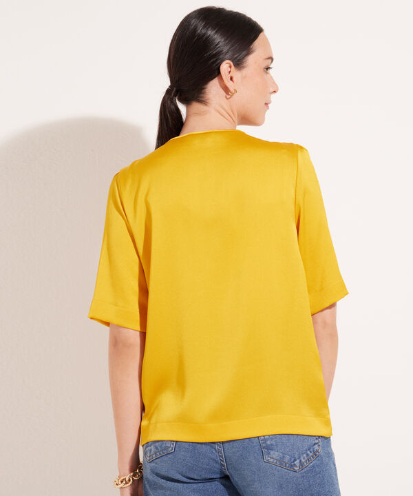Blusa Manga Corta Unicolor Con Abertura En Frente