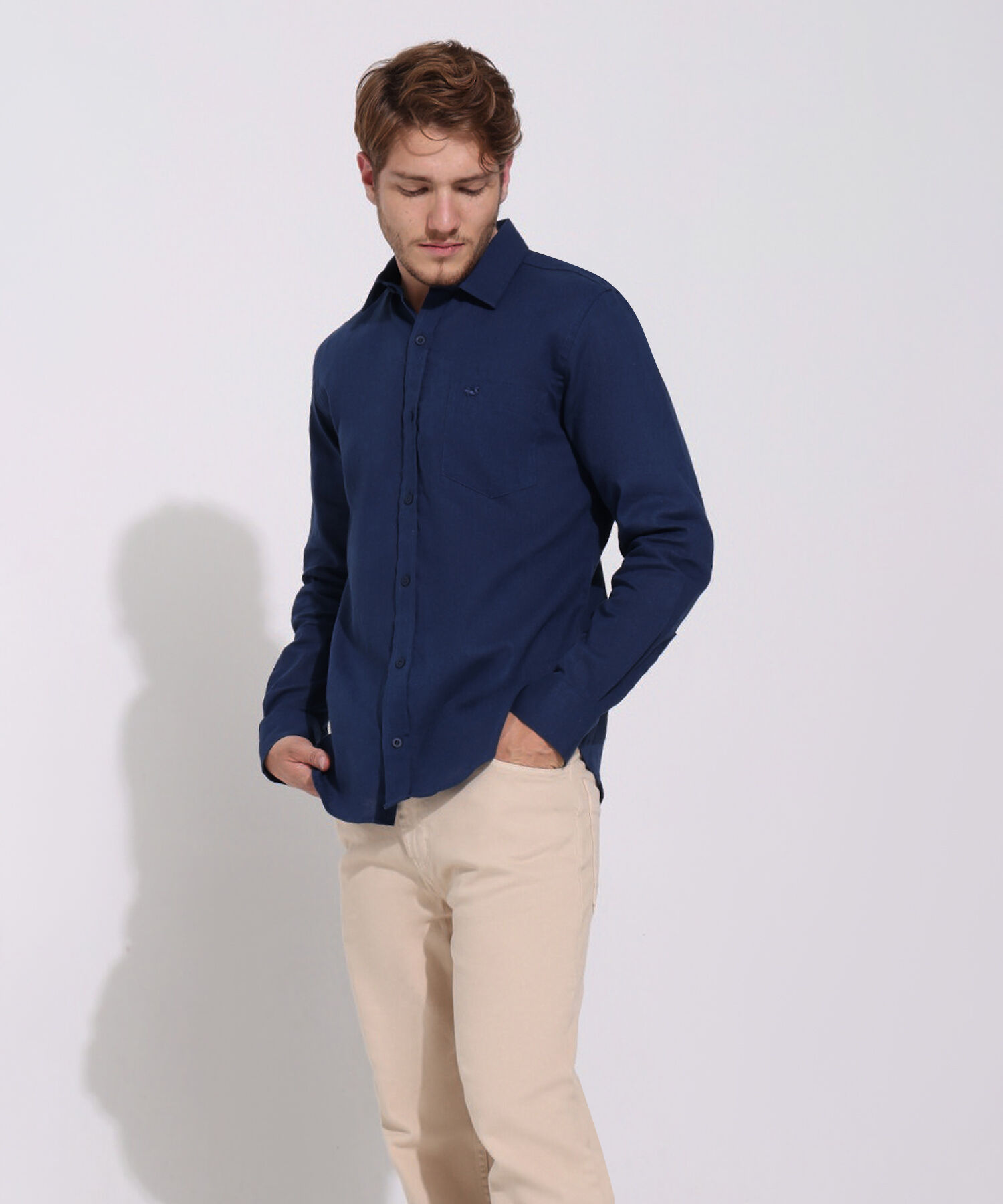 Camisa Unicolor Manga Larga Con Bolsillo Y Silueta Slim Fit