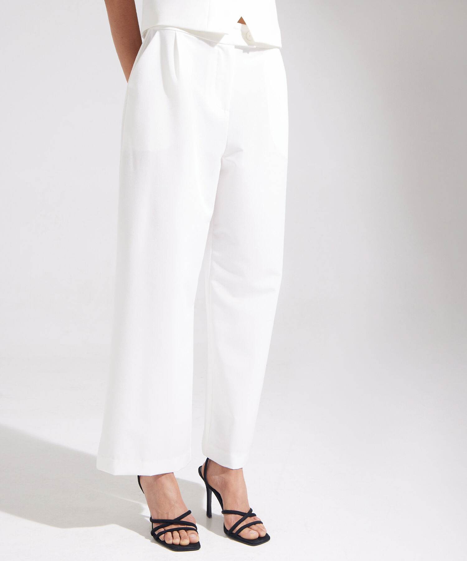 Pantalón Unicolor Con Prense En Frente