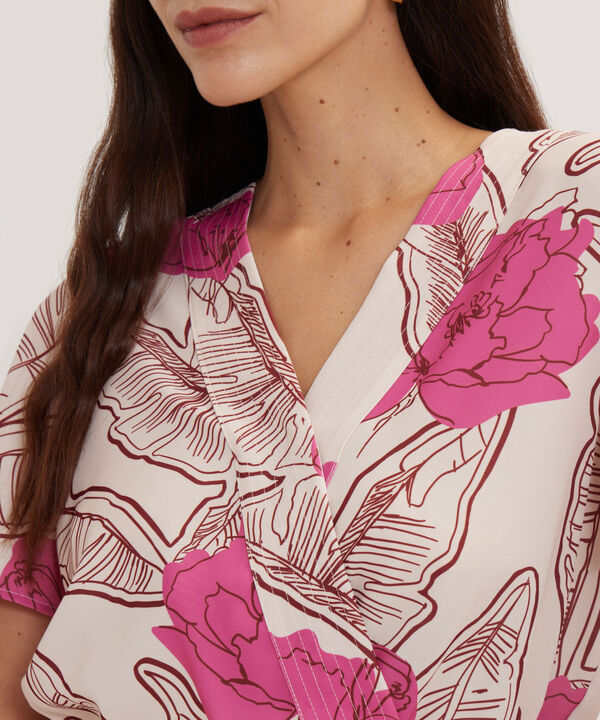Blusa Estampada, Con Multiagujas En Escote image number null