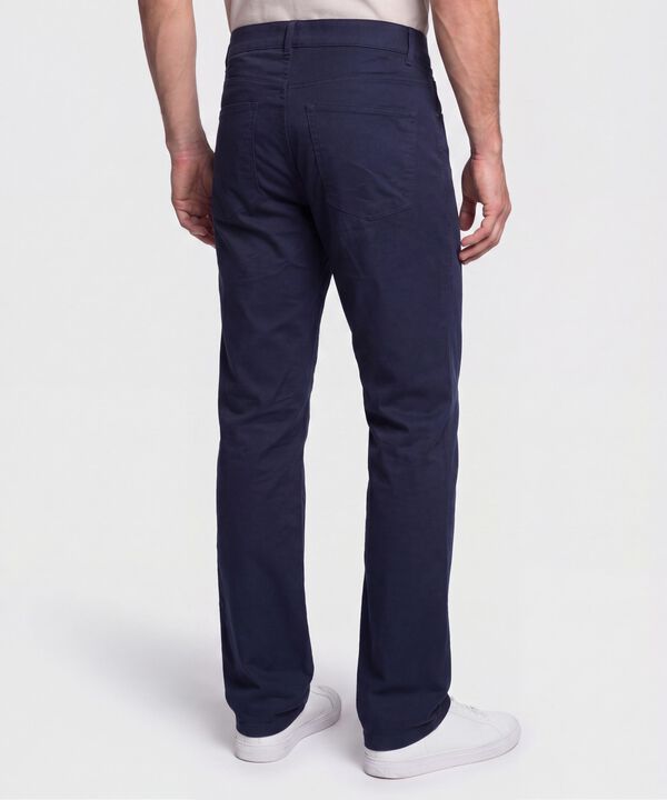 Pantalon Unicolor, 5 Bolsillos, Silueta Regular Fit