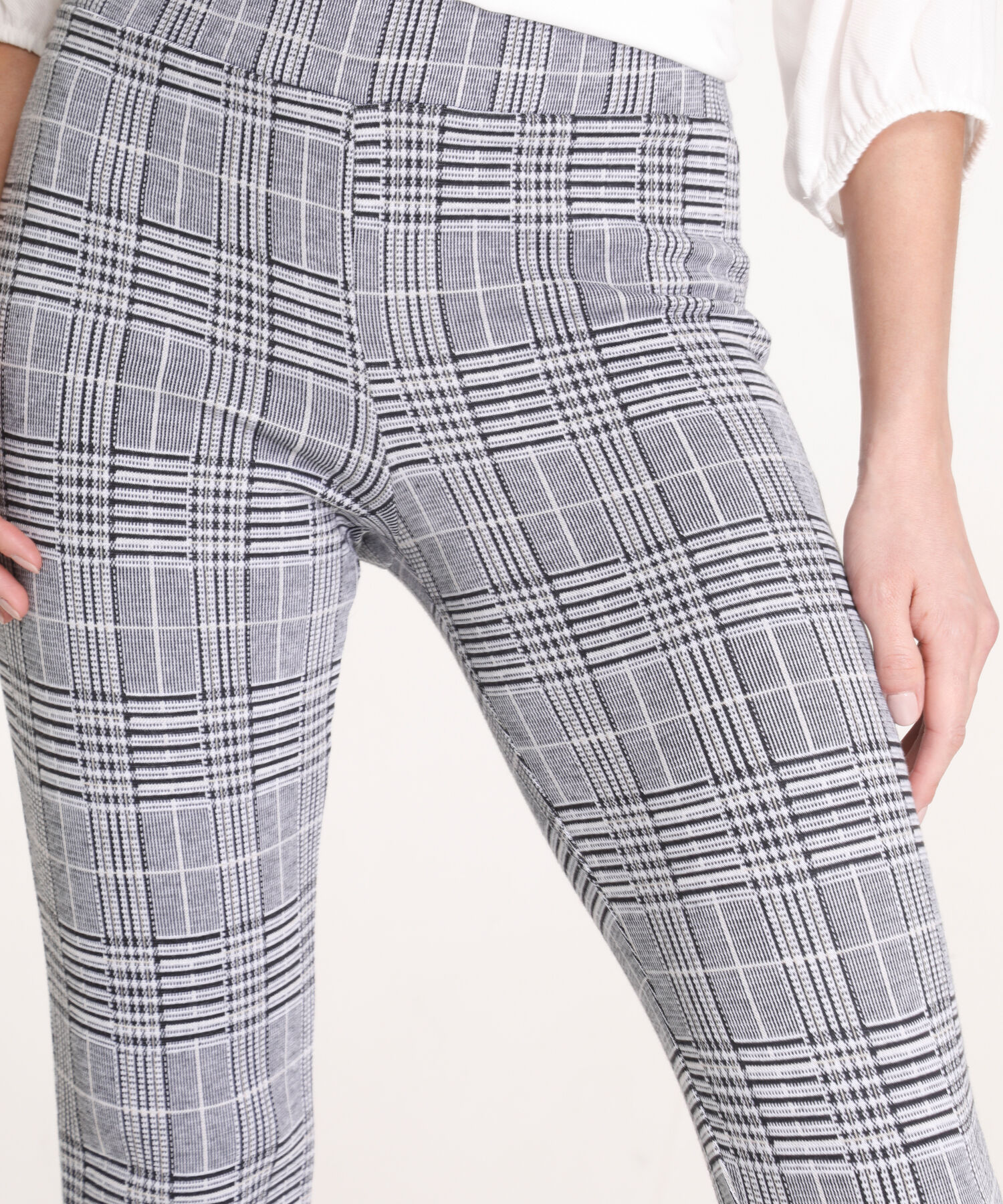Leggings Preteñido Con Corte En Frente