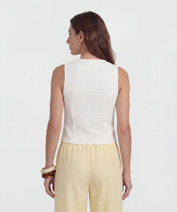 Chaleco Texturizado con Botones de Contraste para Mujer