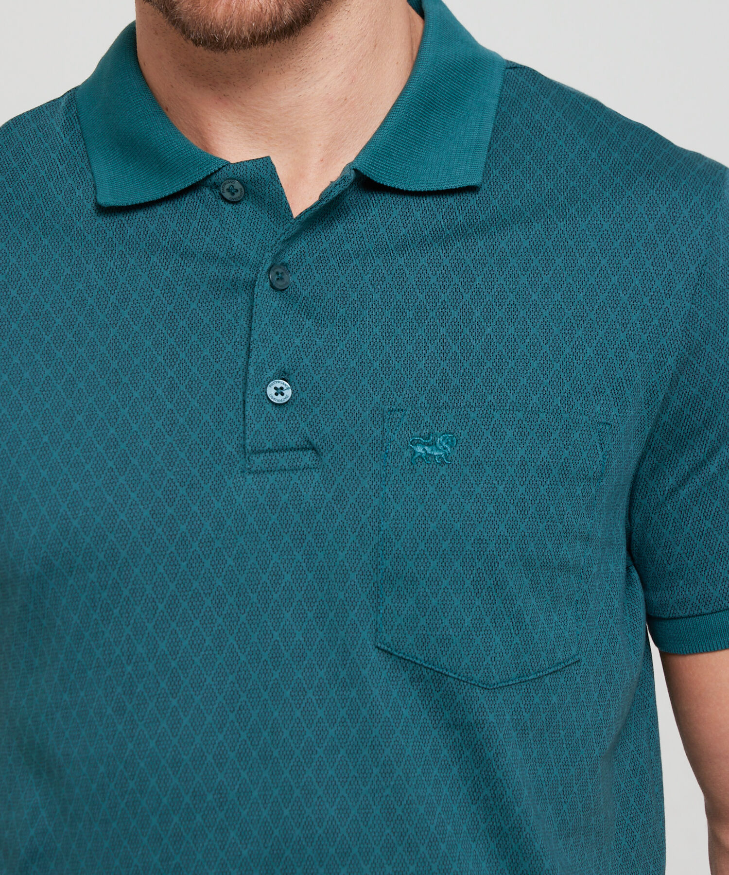 Polo Estampada, Cuello Y Puños Tejidos Con Bolsillo, Silueta Slim Fit,