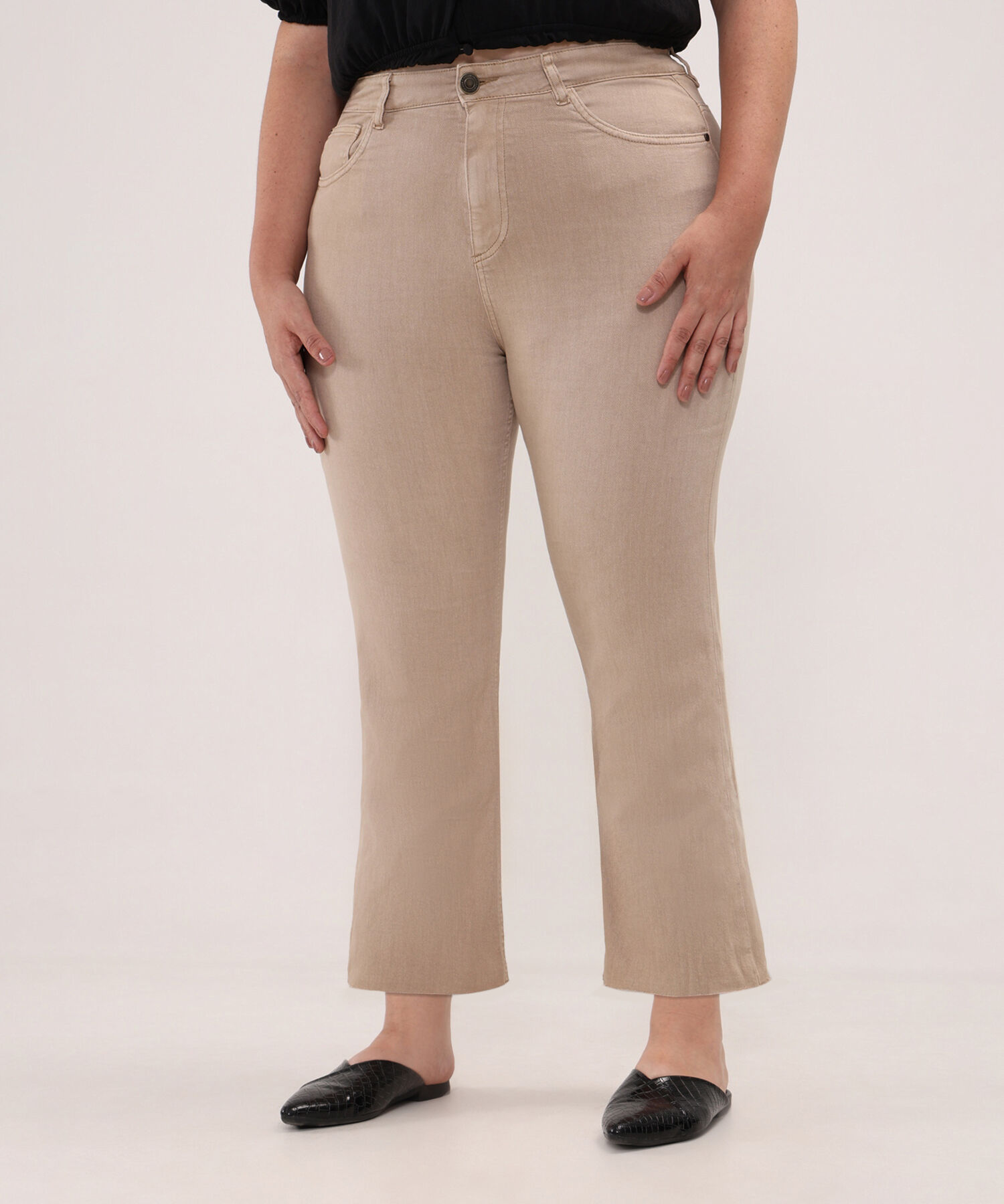Jean Crop Fleare Tono Arena
