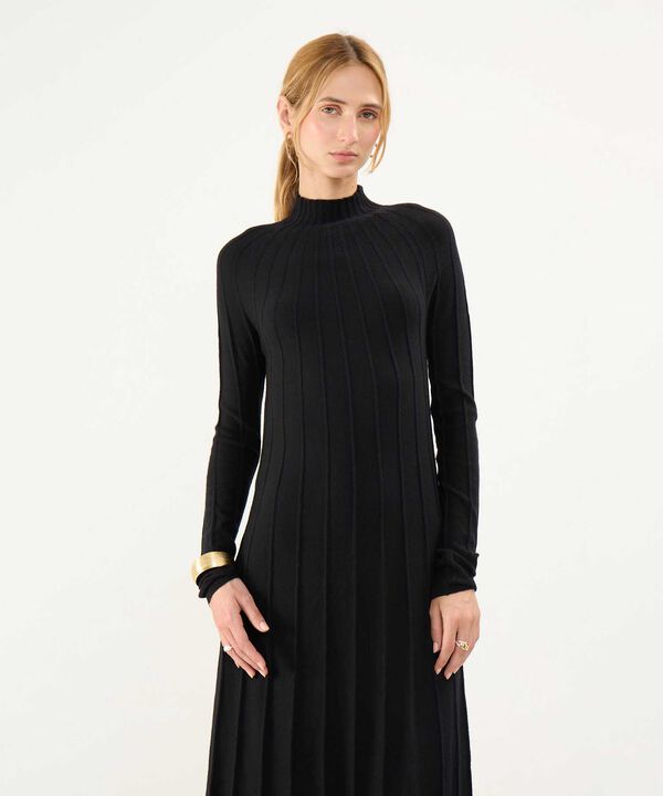 Vestido Tejido Cuello Alto image number null