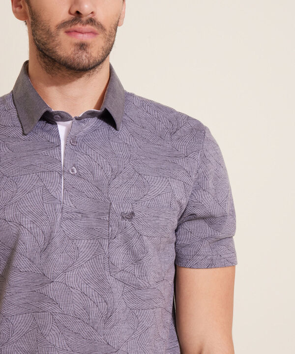 Polo Estampada Cuello Duro, Manga Corta Con Bolsillo Y Silueta Regular Fit