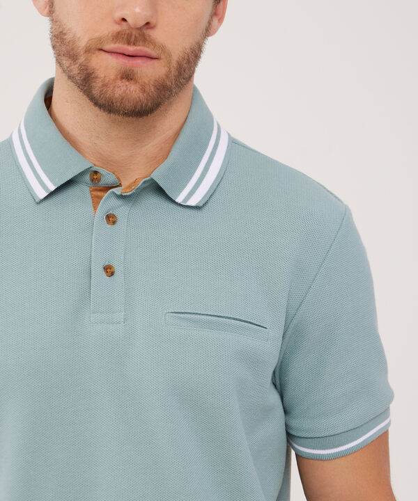 Polo Unicolor Contraste En Suede Fit Regular