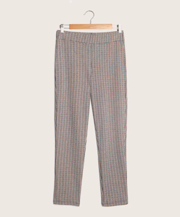 Leggings Prete&ntilde;ido Con Corte En Frente