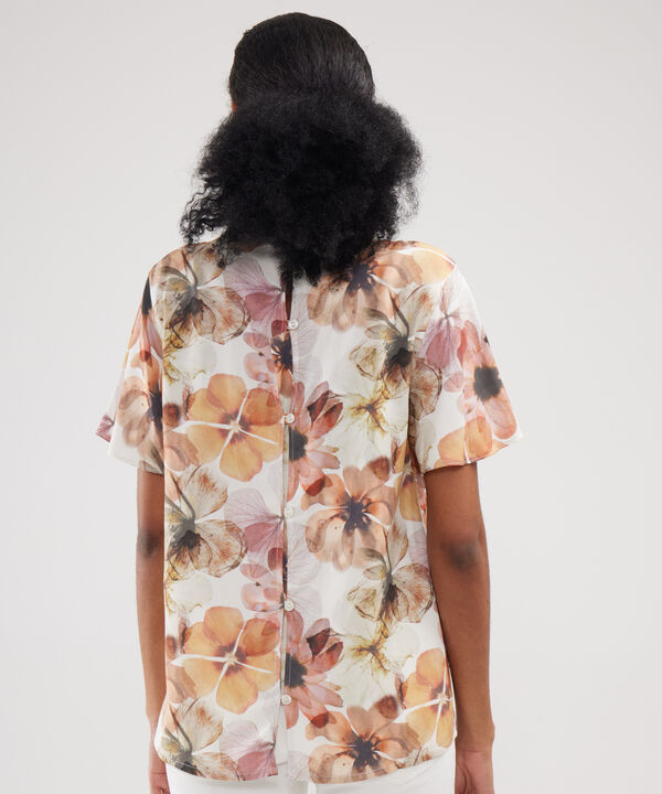 Blusa Estampada Botones En Centro Frente