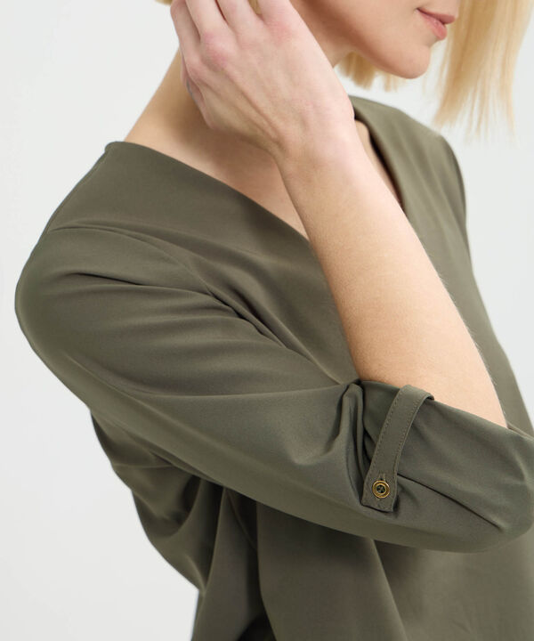 Blusa con Escote en V image number null