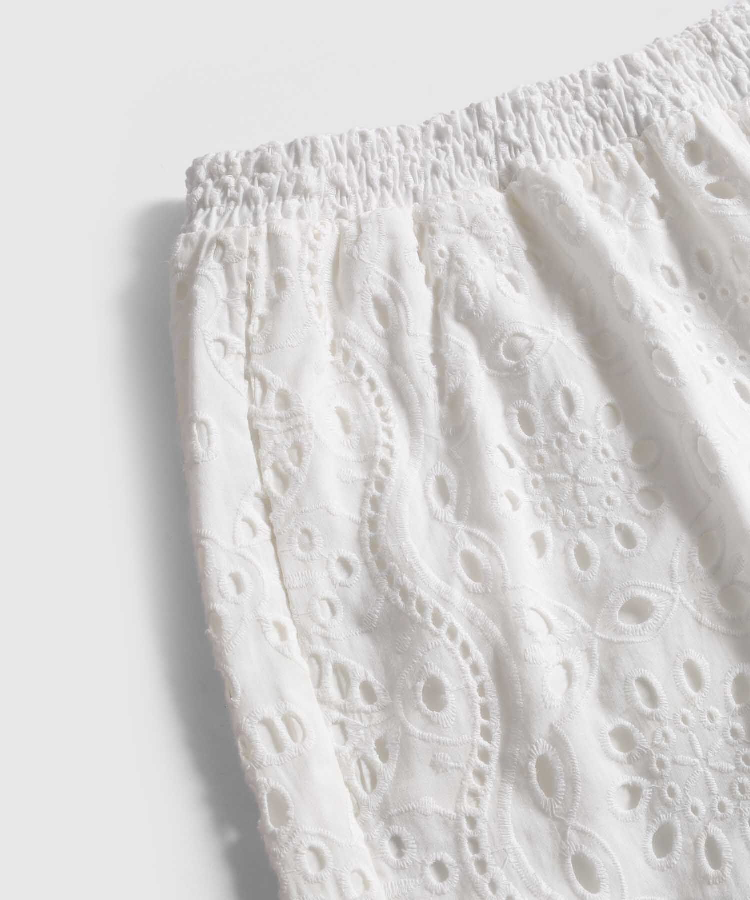 Bermuda con Bordado Suizo y Pretina Elástica Para Mujer Curvy