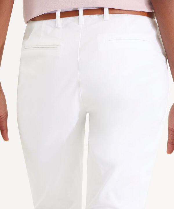 Pantalón Chino Unicolor Con Cinturón