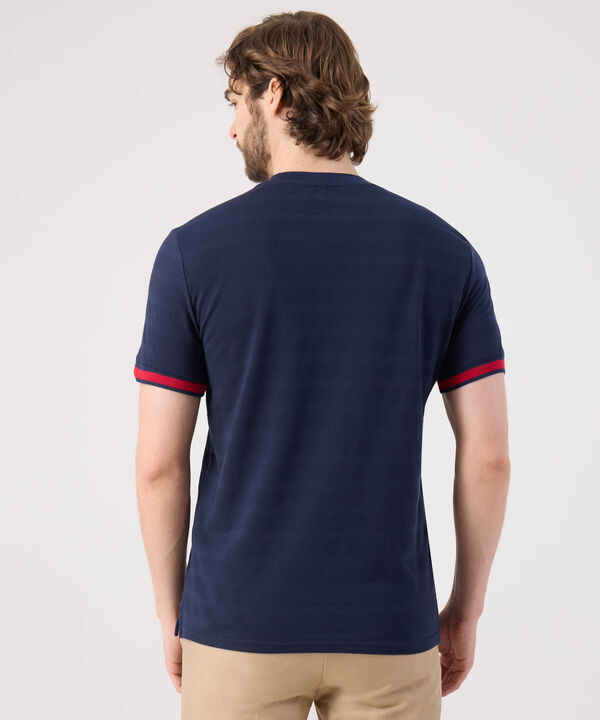 Camiseta Unicolor Con Detalle En Mangas 