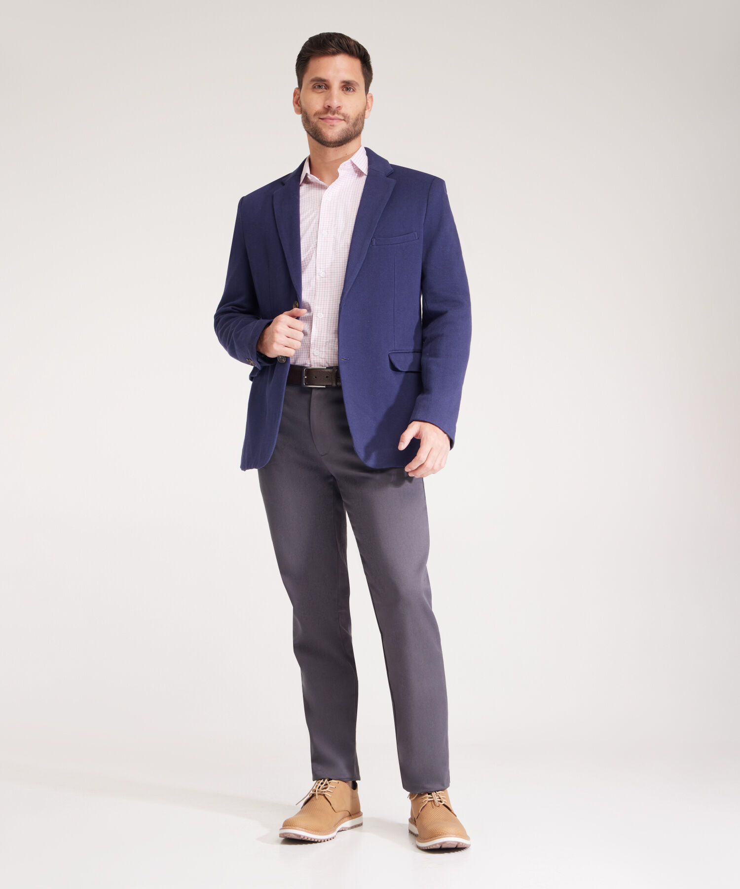Pantalon Chino Unicolor Con Bolsillos Laterales, Ribetes Traseros Y Silueta Regular