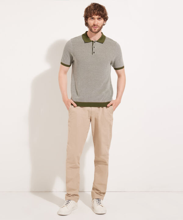 Polo Unicolor Con Detalles En Contraste image number null