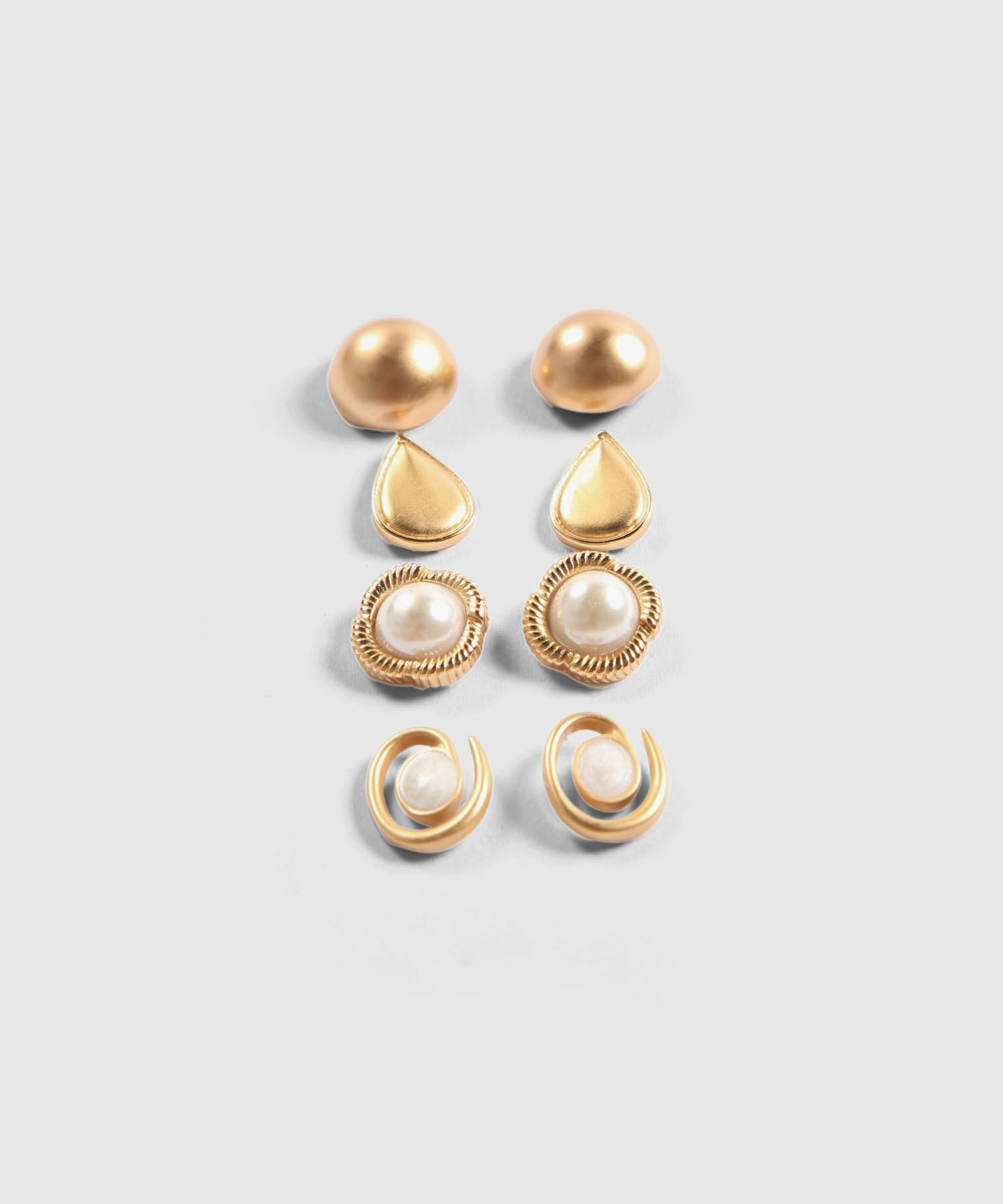 Set x 6 Aretes Dorados con Perlas