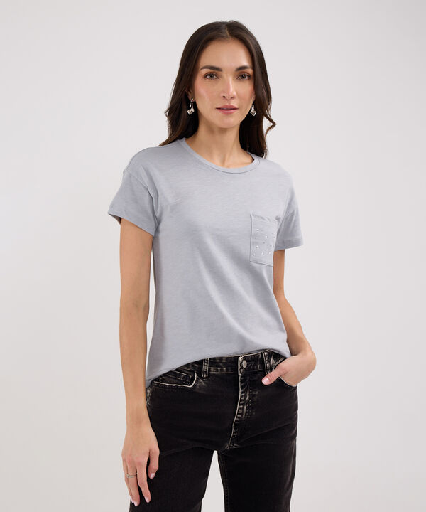 Camiseta Manga Corta Unicolor, Cuello Redondo, Bolsillo Con Pedreria image number null