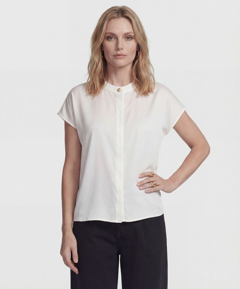 Blusa Unicolor Con Detalle 