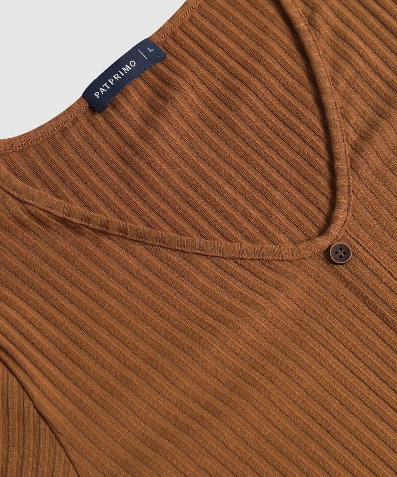 Camiseta Para Mujer Tejido Acanalado con Botones Frontales