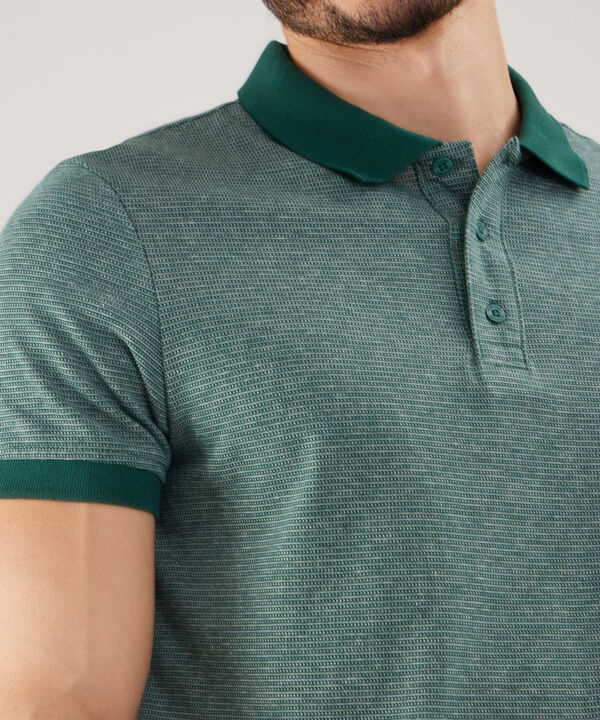 Polo Unicolor Con Textura, Cuello Y Puños Tejidos, Silueta Slim Fit, Lineas image number null