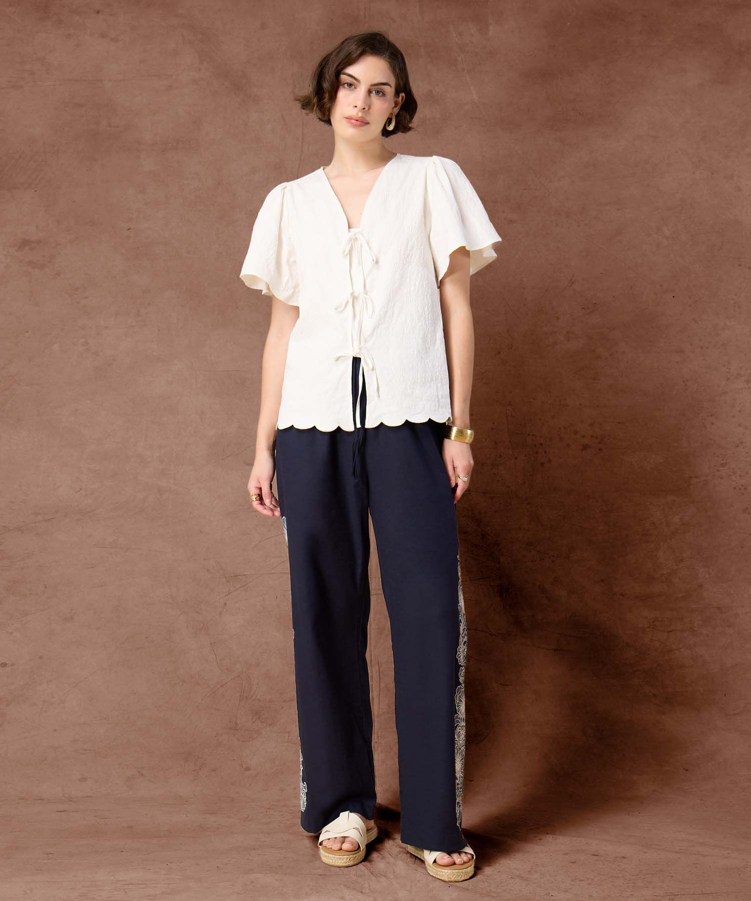 Pantalón Fluido con Bordado