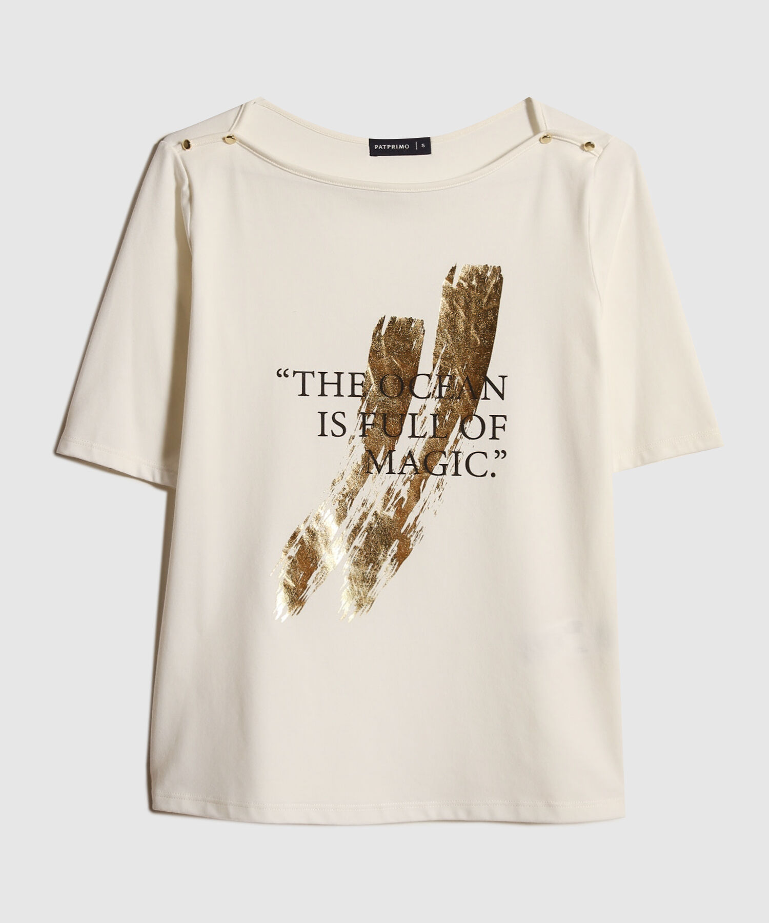 Camiseta Con Screen Y Cuello Ojal Con Botones