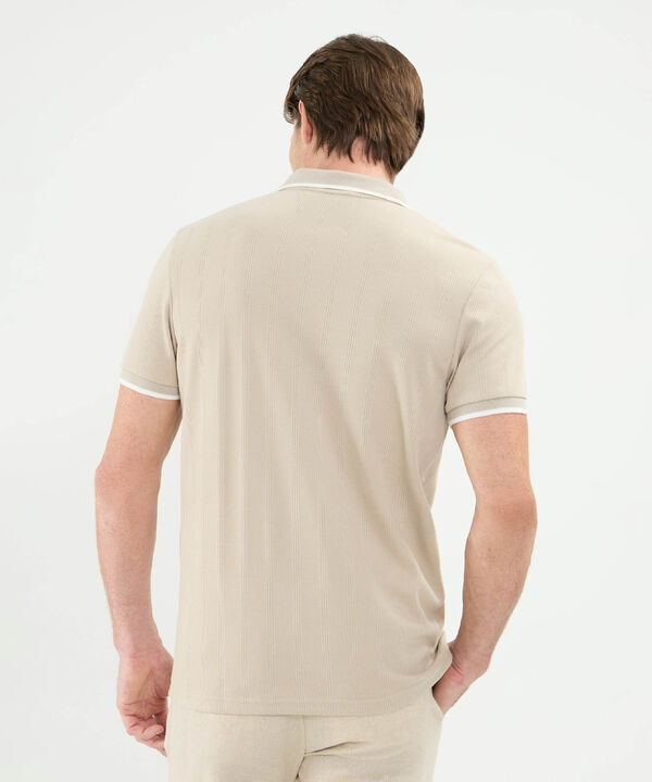 Polo Unicolor, Cuello, Puños Y Pechera Tejida