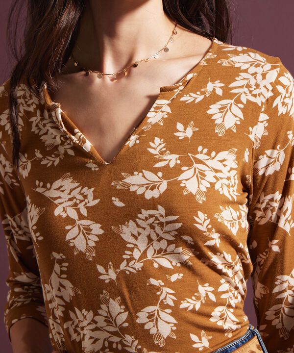 Camiseta Estampada Manga 3/4, Cuello Redondo Con Cuello Herradura