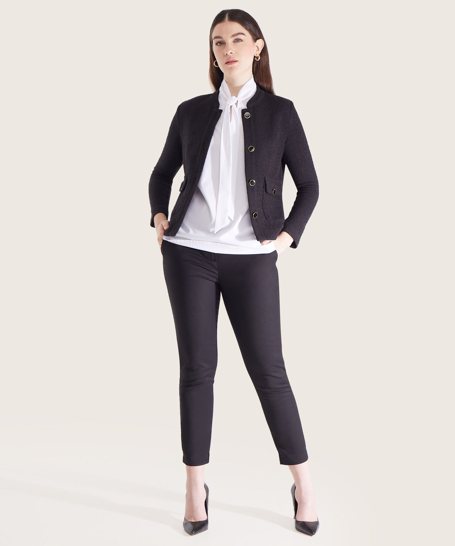 Chaqueta Unicolor Con Bolsillos En Frente