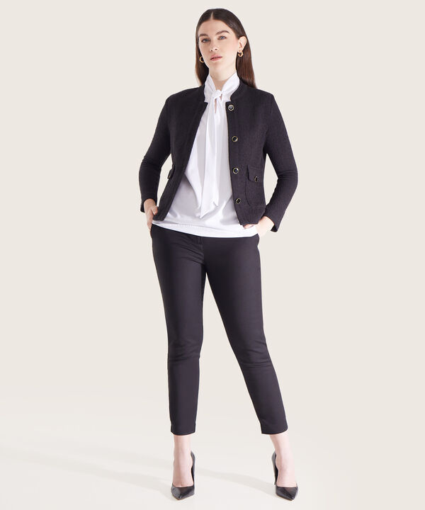Chaqueta Unicolor Con Bolsillos En Frente