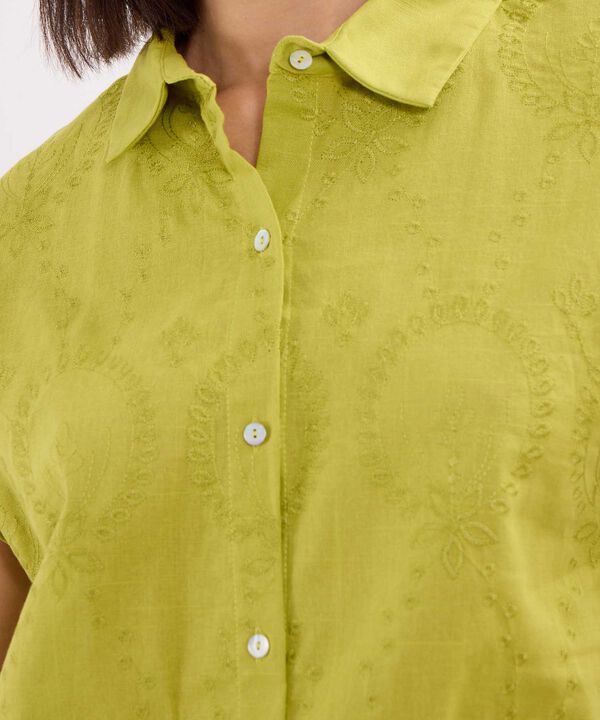 Camisa con Bordado Floral image number null