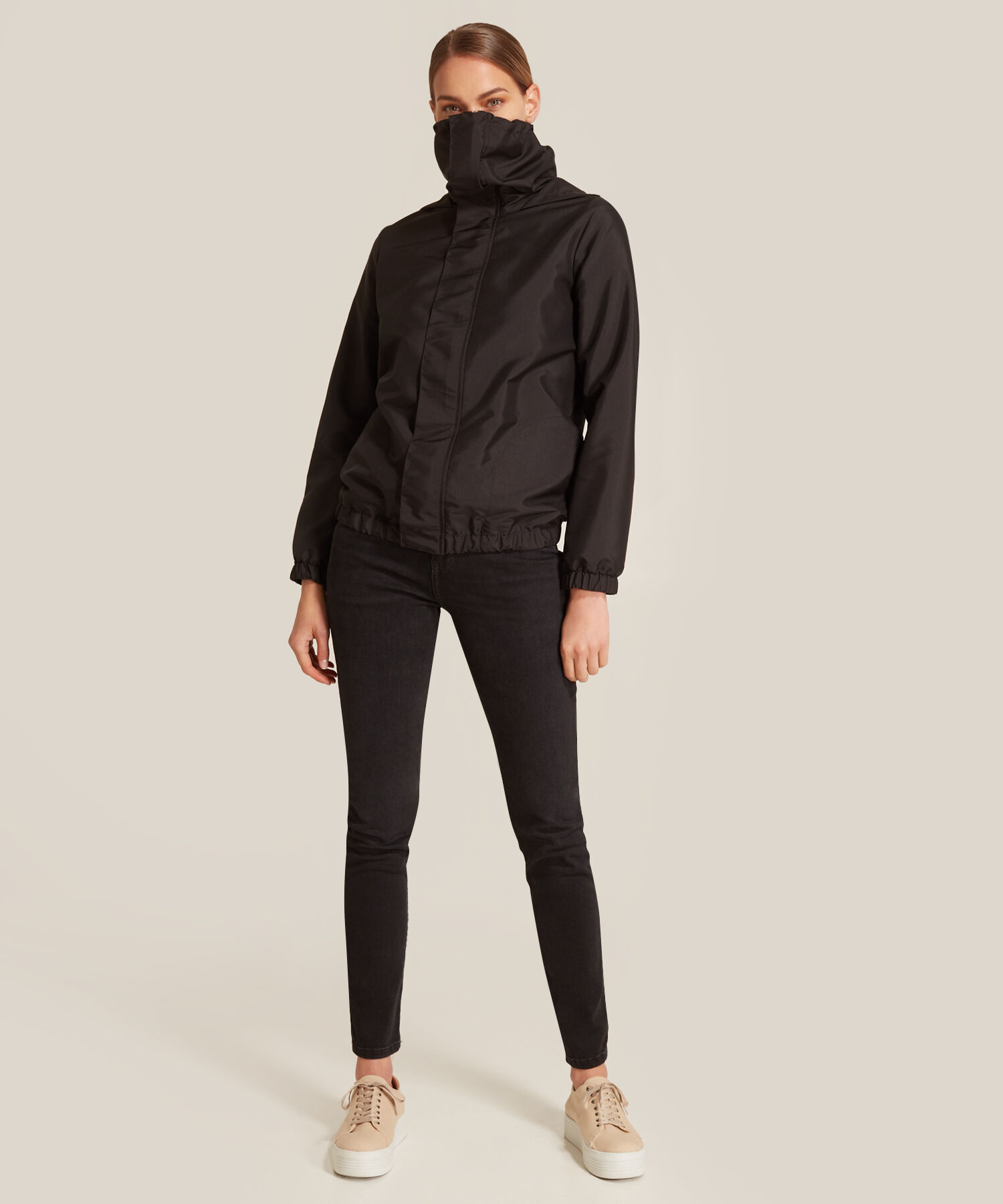 Chaqueta Rompevientos Con Capucha Y Tapabocas Integrado Mujer