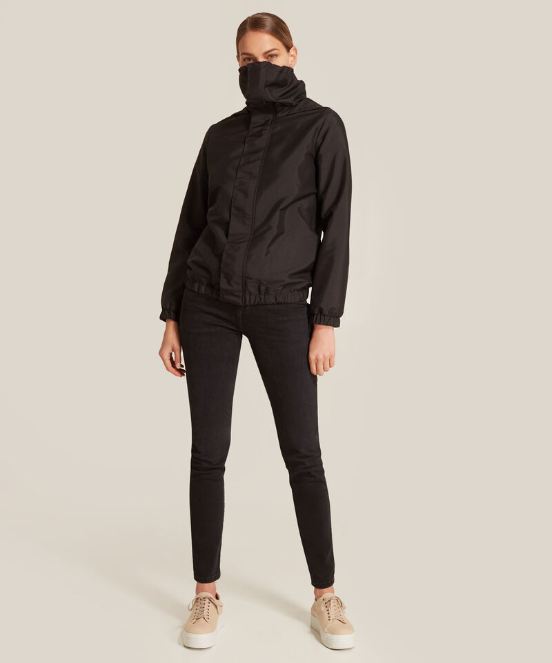 Chaqueta Rompevientos Con Capucha Y Tapabocas Integrado Mujer