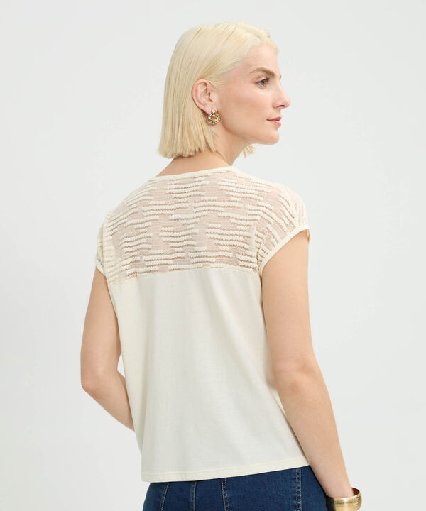 Camiseta Unicolor Con Textura