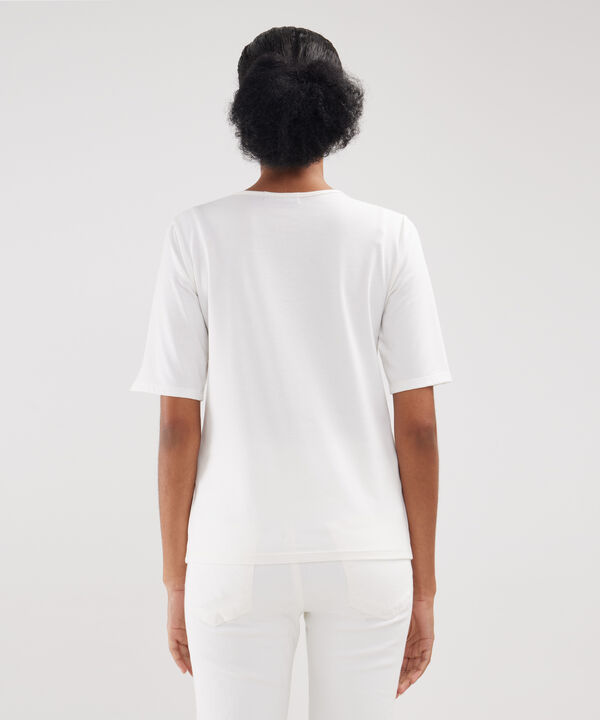 Camiseta Con Screen Y Cuello Ojal Con Botones