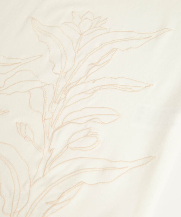 Camiseta con Bordado Floral image number null