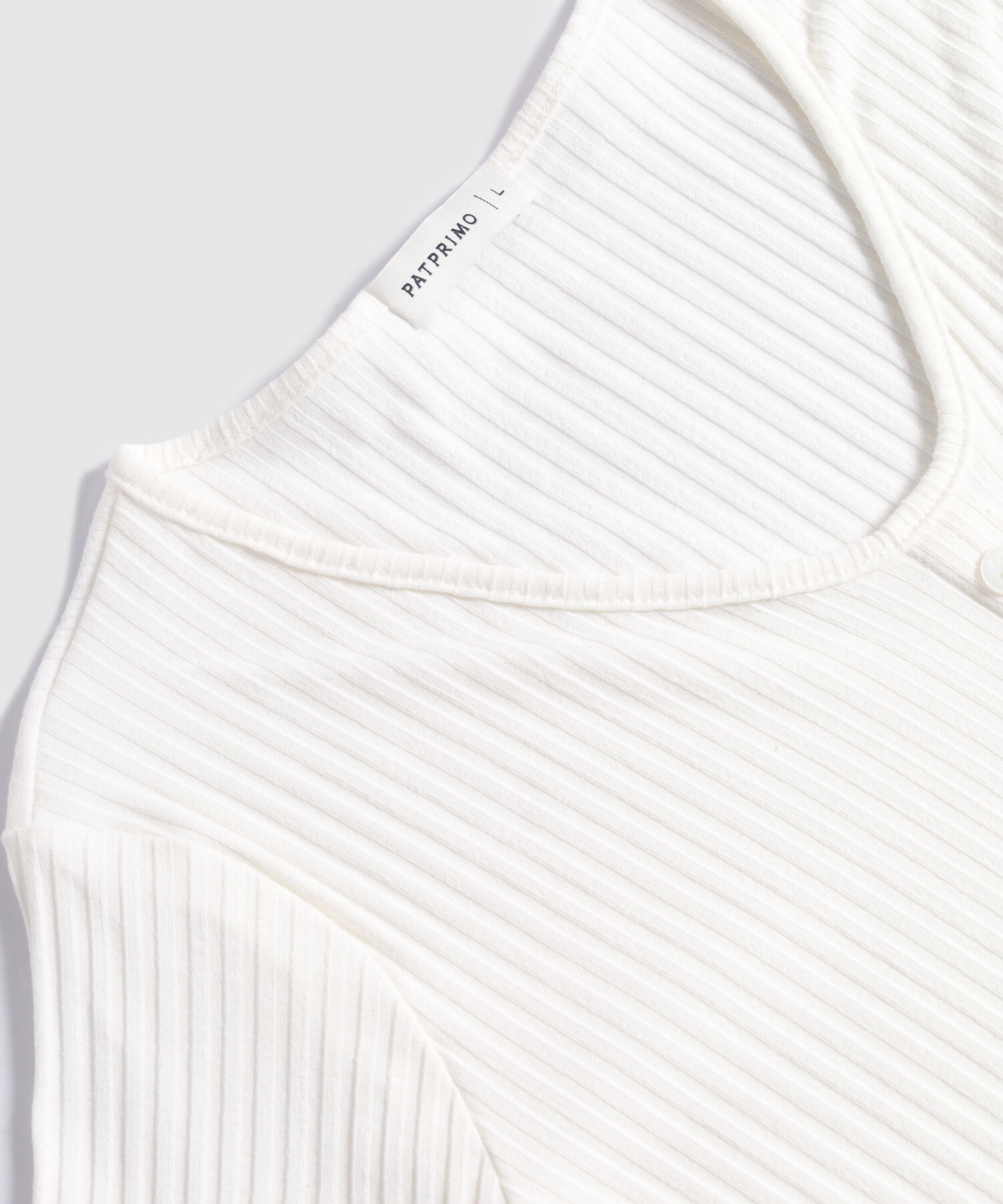 Camiseta Para Mujer Tejido Acanalado con Botones Frontales