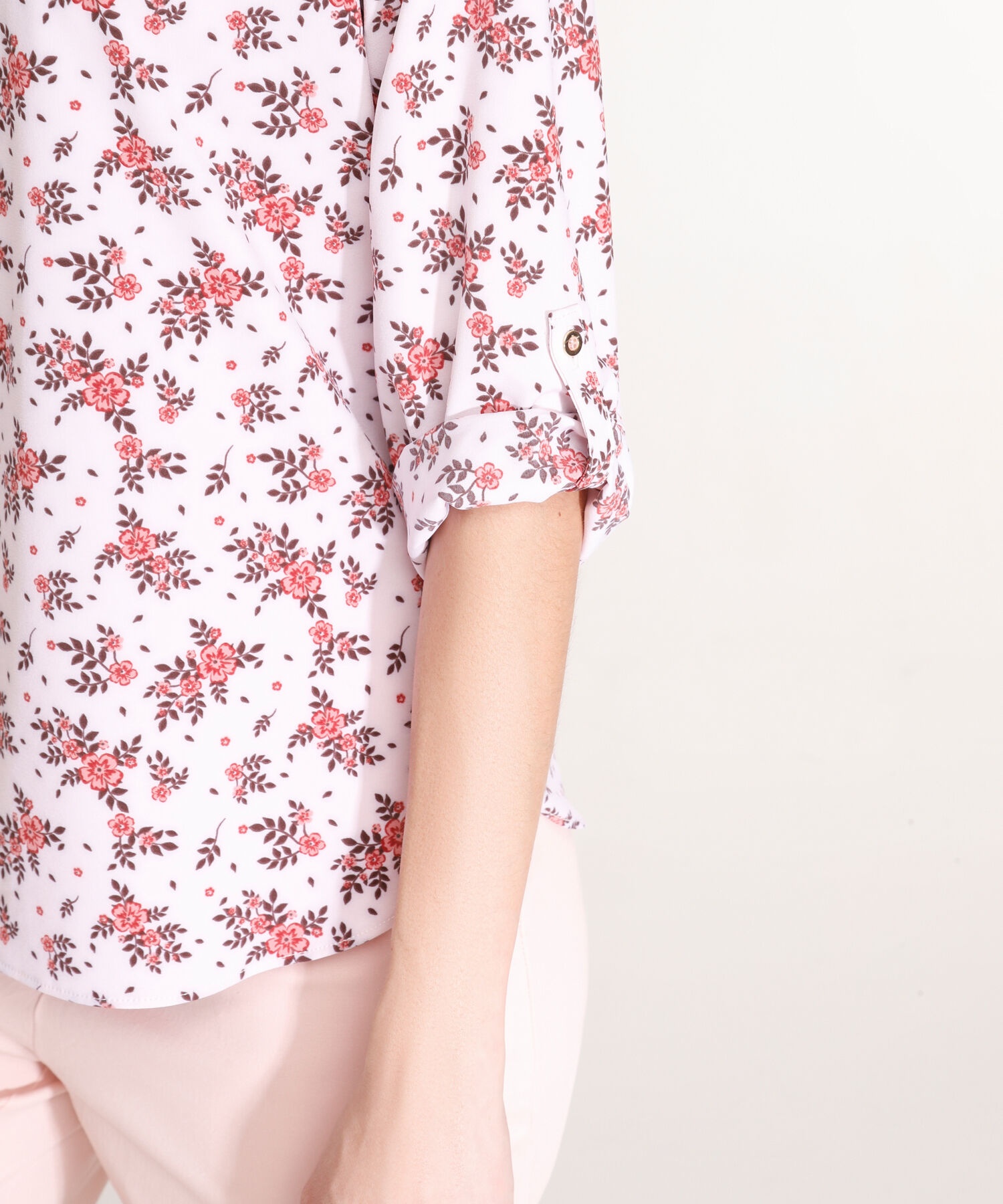 Blusa Estampada, Manga 3/4 Con Charretera, Cuello En V Y Silueta Fluida