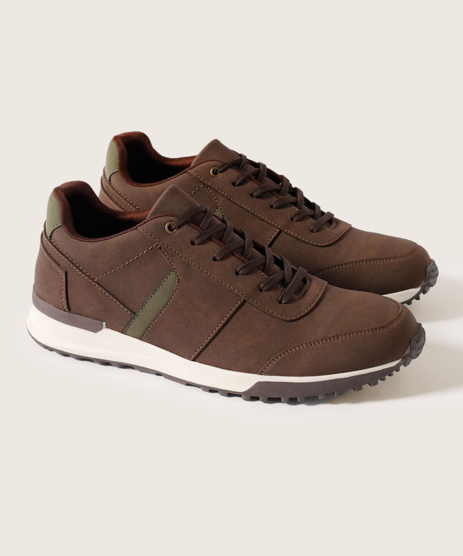 Tenis cómodos para un estilo casual