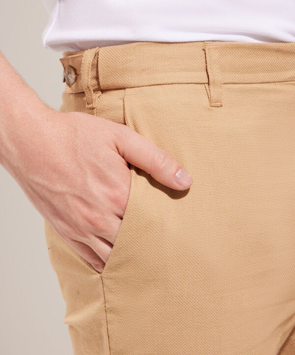 Pantalón Chino Con Detalles De Pretina image number null