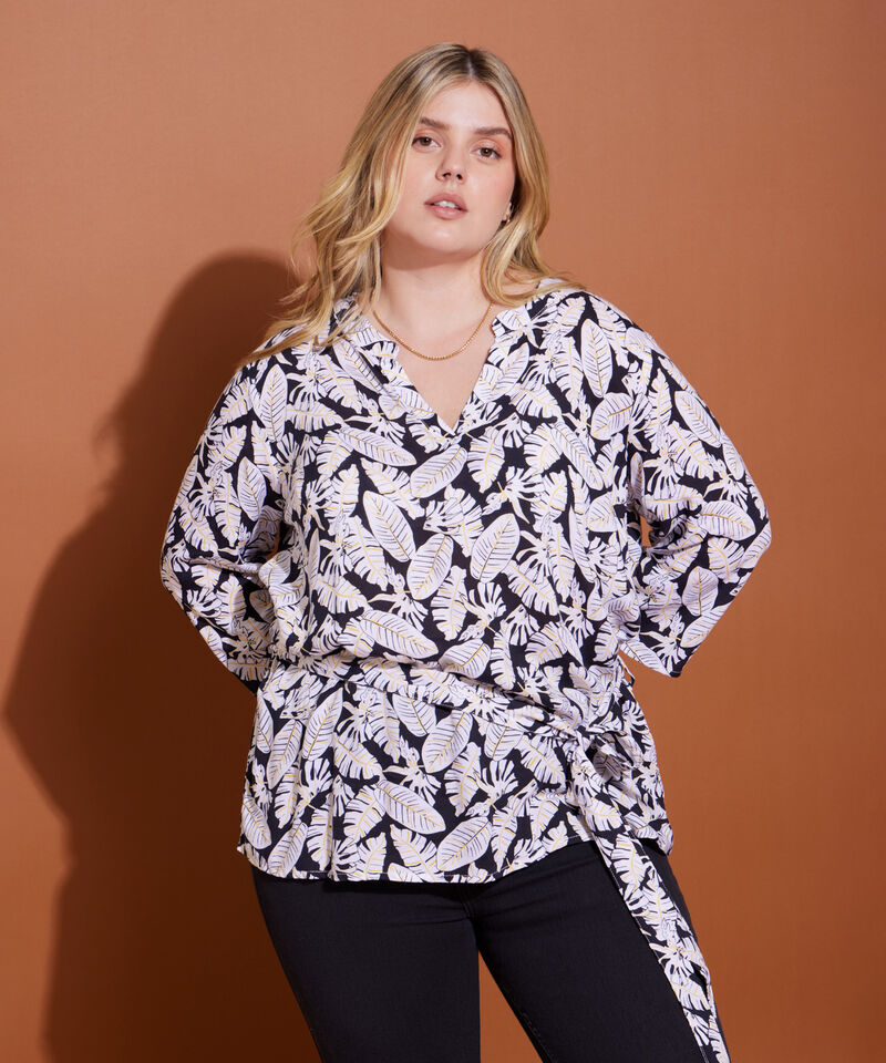Blusa Estampada Manga 3/4, Cuello Neru Con Cuello En V Y Anudado En Cintura