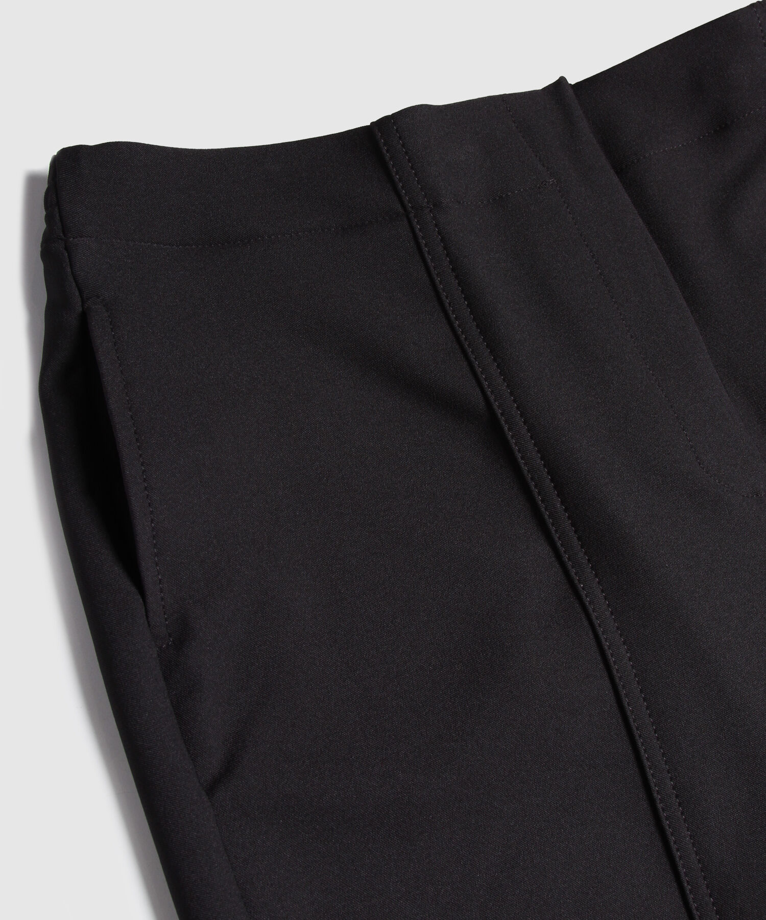 Pantalón Unicolor Con Bolsillos Laterales